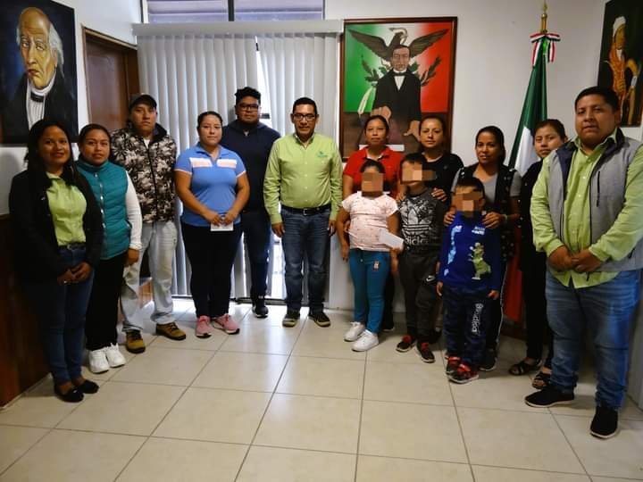 ENTREGAN PREMIOS A GANADORES DE CONCURSO DE XANTOLO