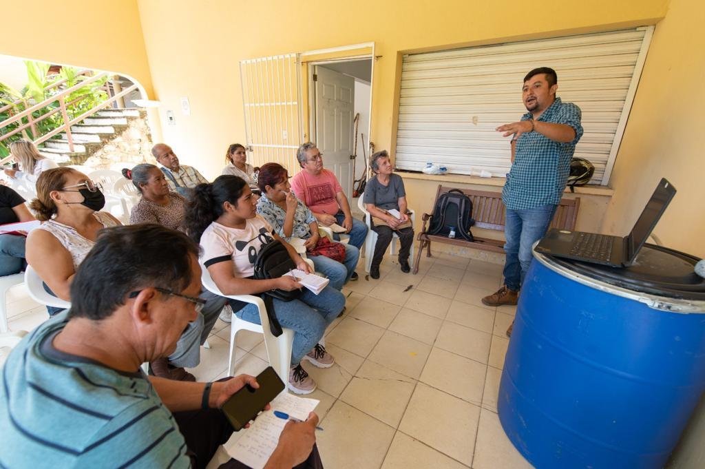 CAPACITAN A PRODUCTORES EN CULTIVOS INTERCALADOS