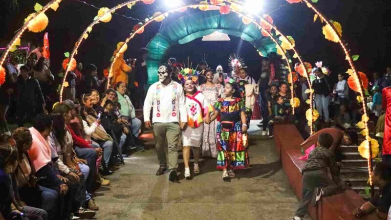 DISFRUTAN ATOYAQUENSES DE DESFILE Y CONCURSO DE CATRINAS