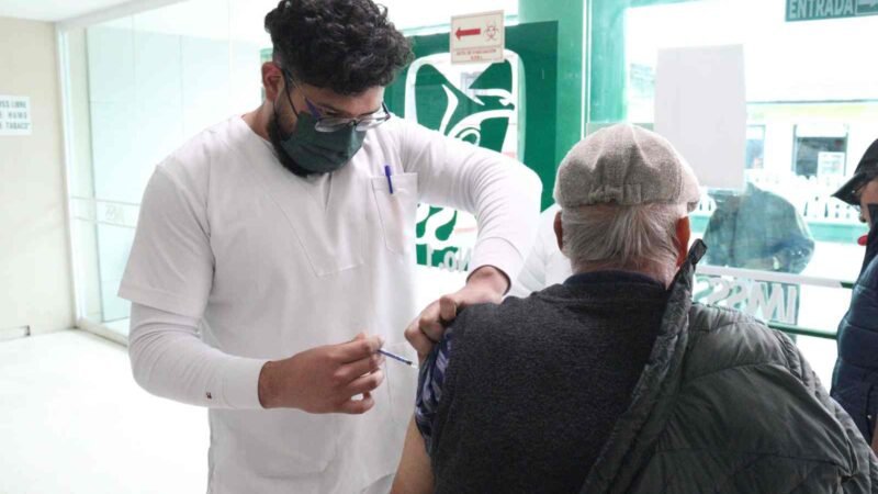 PONEN EN MARCHA CAMPAÑA DE VACUNACIÓN CONTRA COVID-19