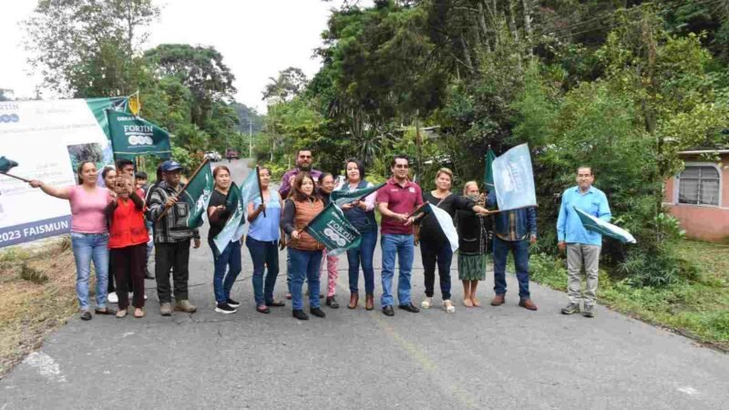 TENDRÁN BANQUETAS HABITANTES DE COAPICHAPAN