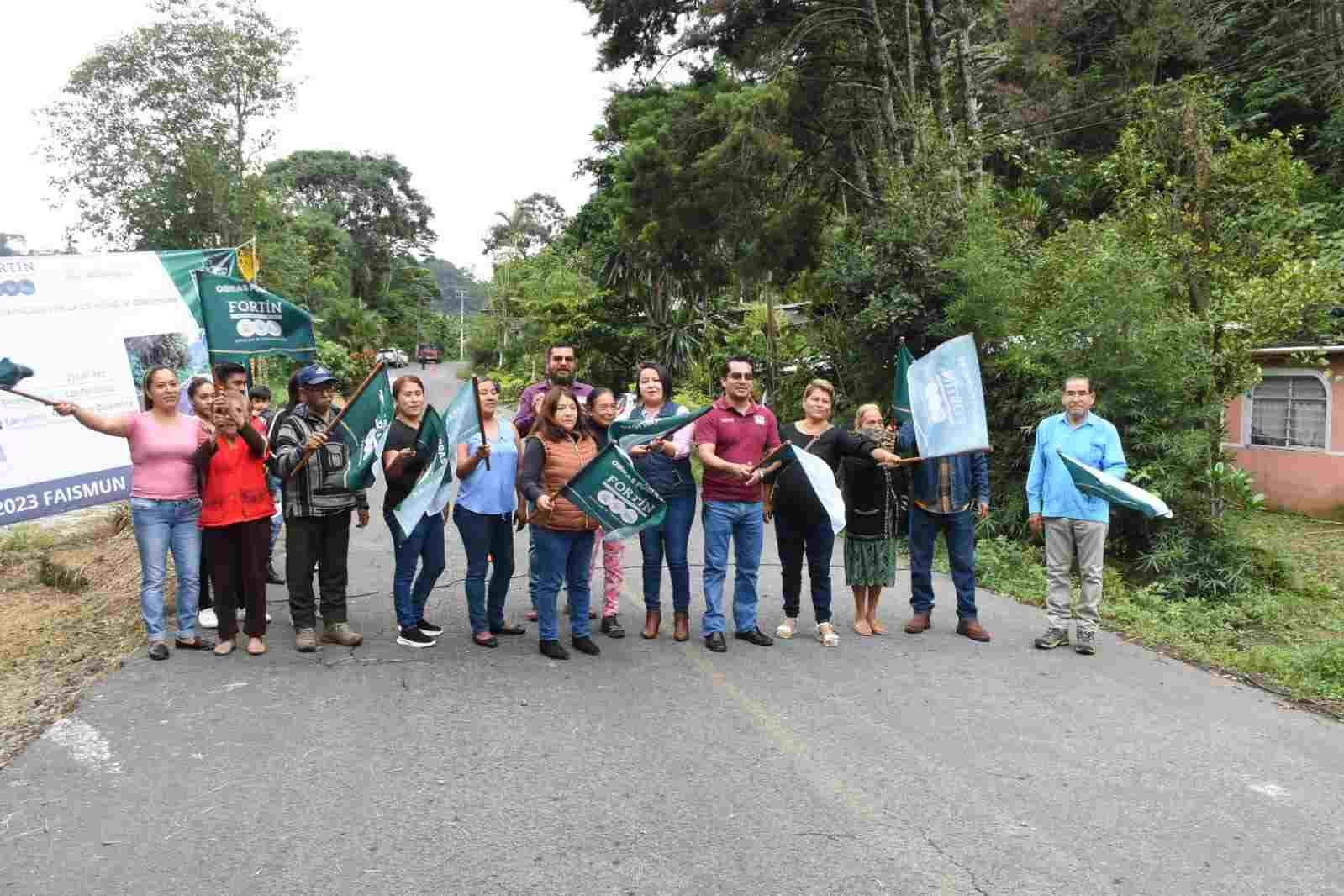 TENDRÁN BANQUETAS HABITANTES DE COAPICHAPAN