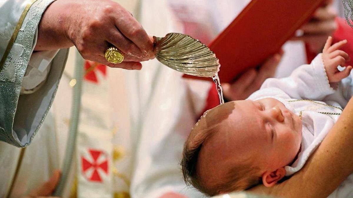 TRANSEXUALES PODRÁN SER PADRINOS Y MADRINAS DE BAUTISMO “CON CONDICIONES”