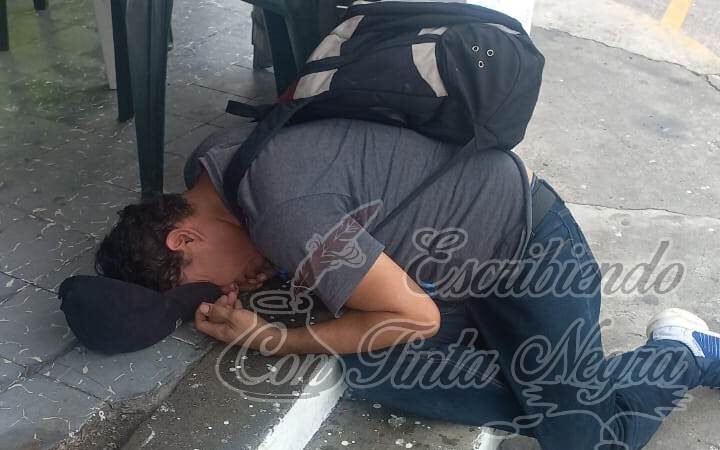 LO APUÑALAN EN ASALTO