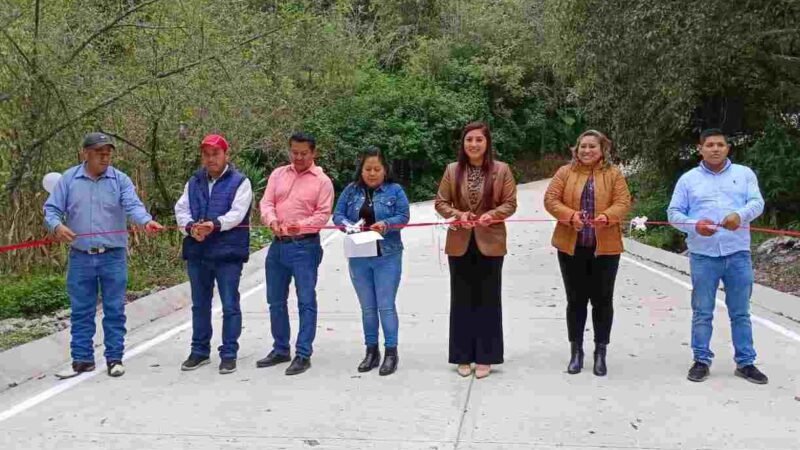 ENTREGA ALCALDESA PAVIMENTACIÓN EN XILOMICHI