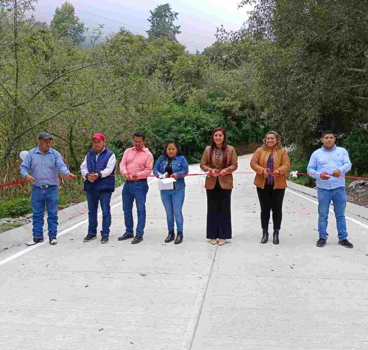 ENTREGA ALCALDESA PAVIMENTACIÓN EN XILOMICHI