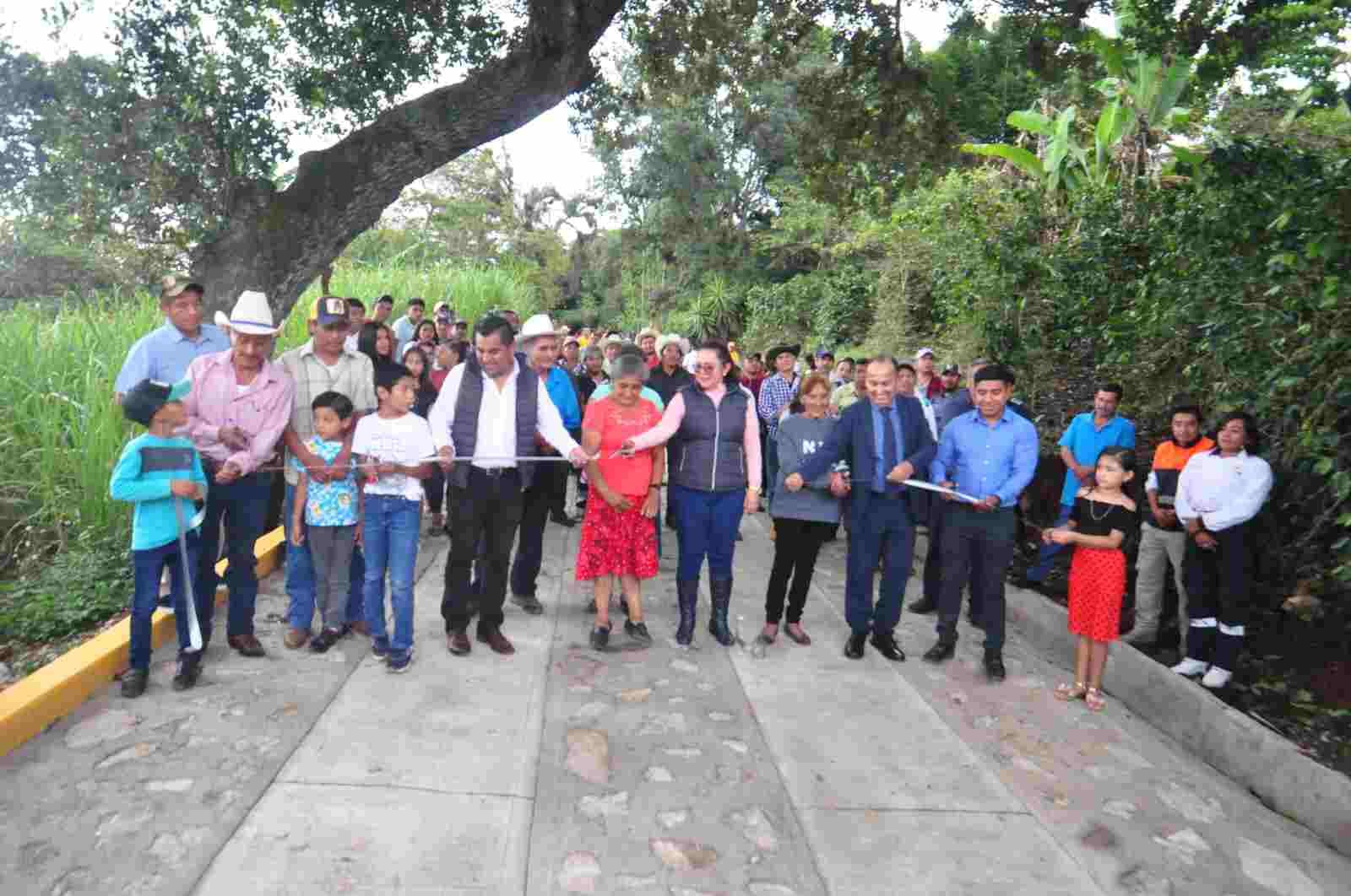 INAUGURA VENTURA DEMUNER OBRA EN METLAPOXTECA
