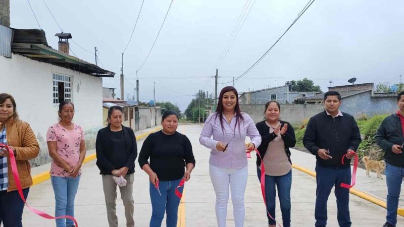 INAUGURA GUADALUPE ROSAS OBRA DE PAVIMENTACIÓN