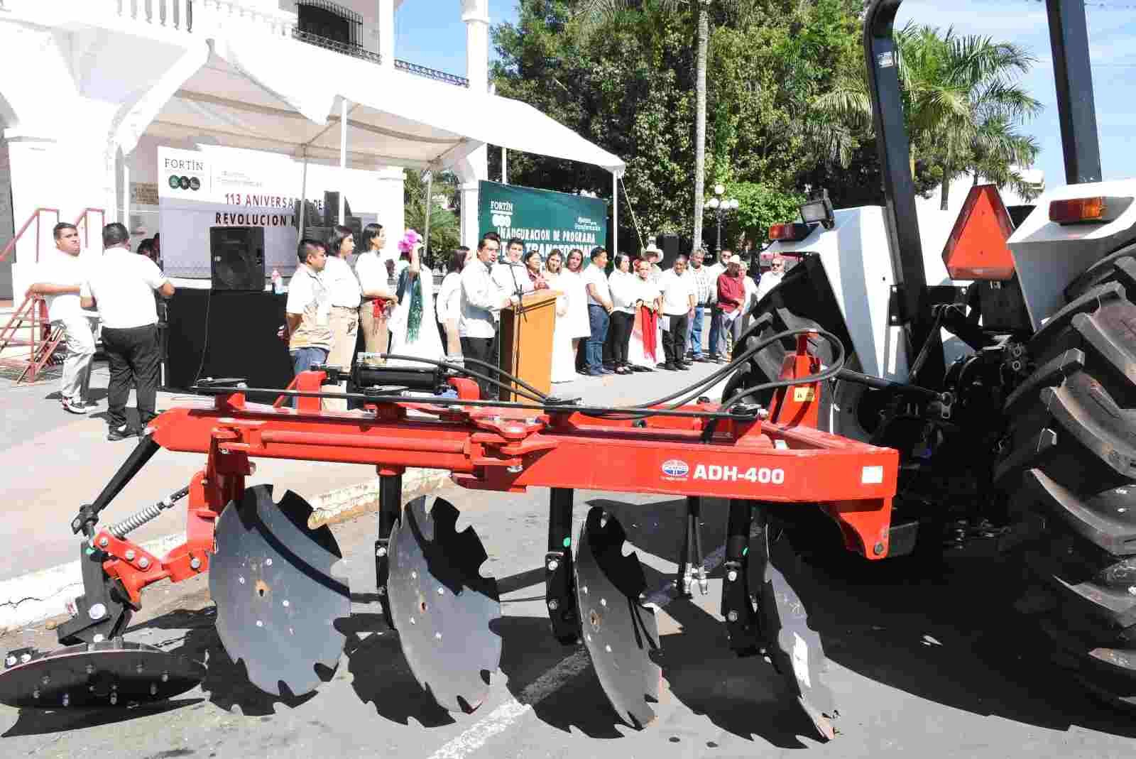 ENCABEZA PRESIDENTE MUNICIPAL ARRANQUE DE PROGRAMA TRANSFORMANDO EL CAMPO