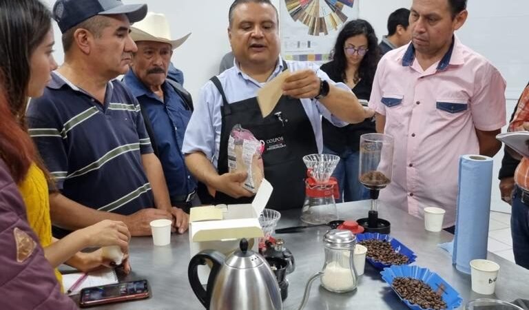 CAPACITAN A PRODUCTORES EN BARISMO Y MÉTODOS DE EXTRACCIÓN DE CAFÉ