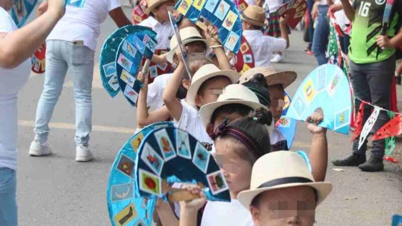 DESFILAN JARDINES DE NIÑOS EN POTRERO NUEVO; CONMEMORAN LA REVOLUCIÓN