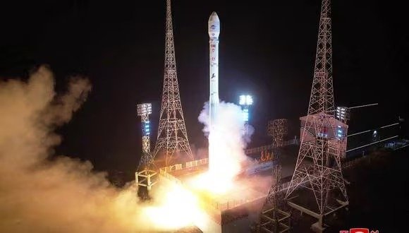 COREA DEL NORTE PUSO EN ÓRBITA SU SATÉLITE ESPÍA