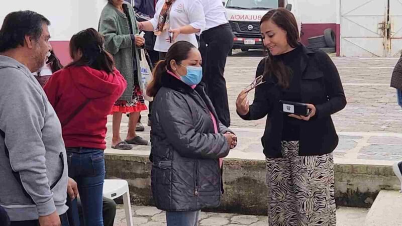 ENTREGA DIF LENTES A HUATUSQUEÑOS