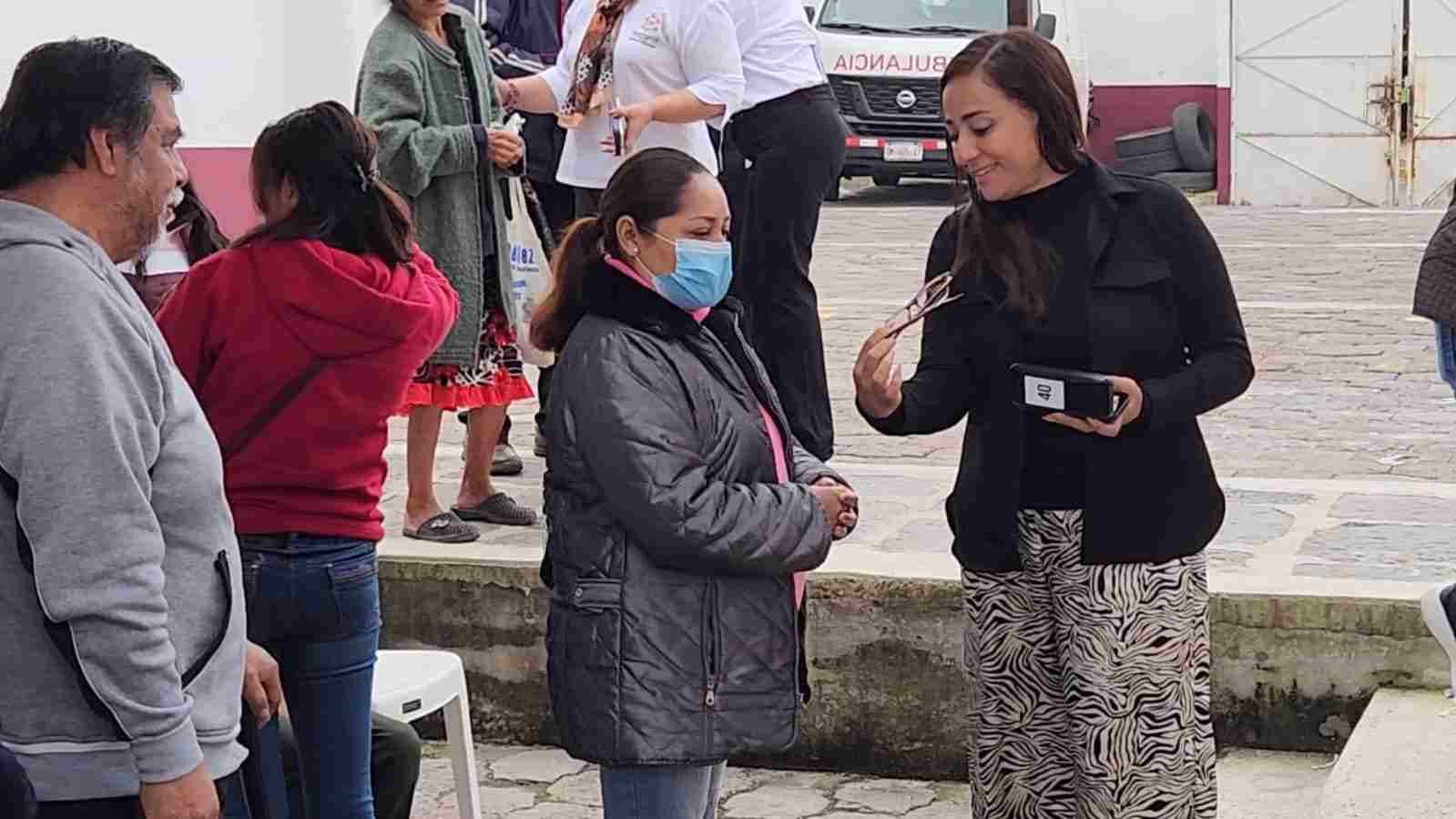 ENTREGA DIF LENTES A HUATUSQUEÑOS