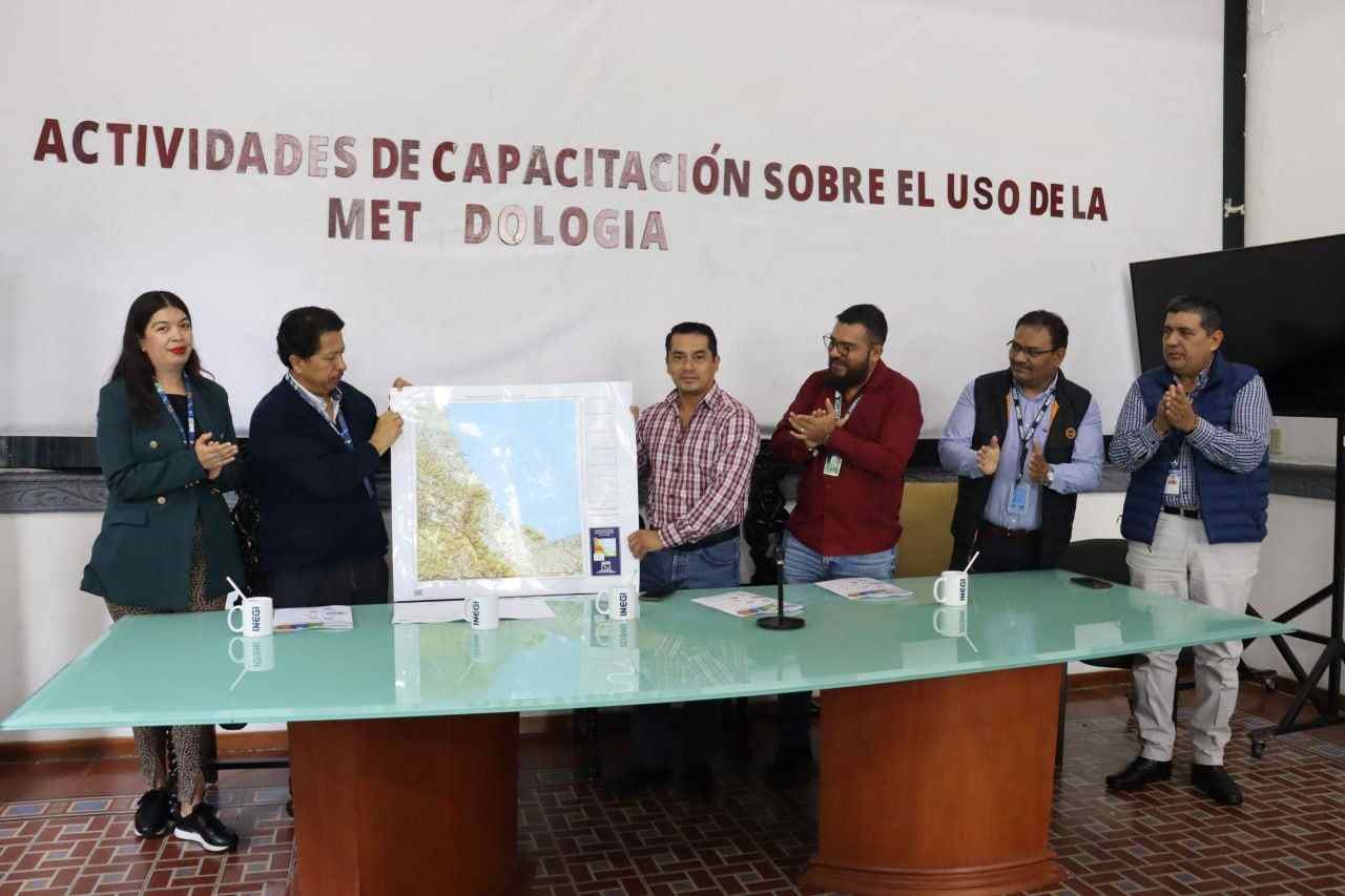 RECIBEN FUNCIONARIOS CAPACITACIÓN DEL INEGI
