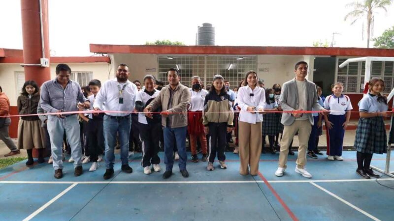 INAUGURA AYUNTAMIENTO DE FORTÍN REHABILITACIÓN DE BAÑOS EN ESCUELA