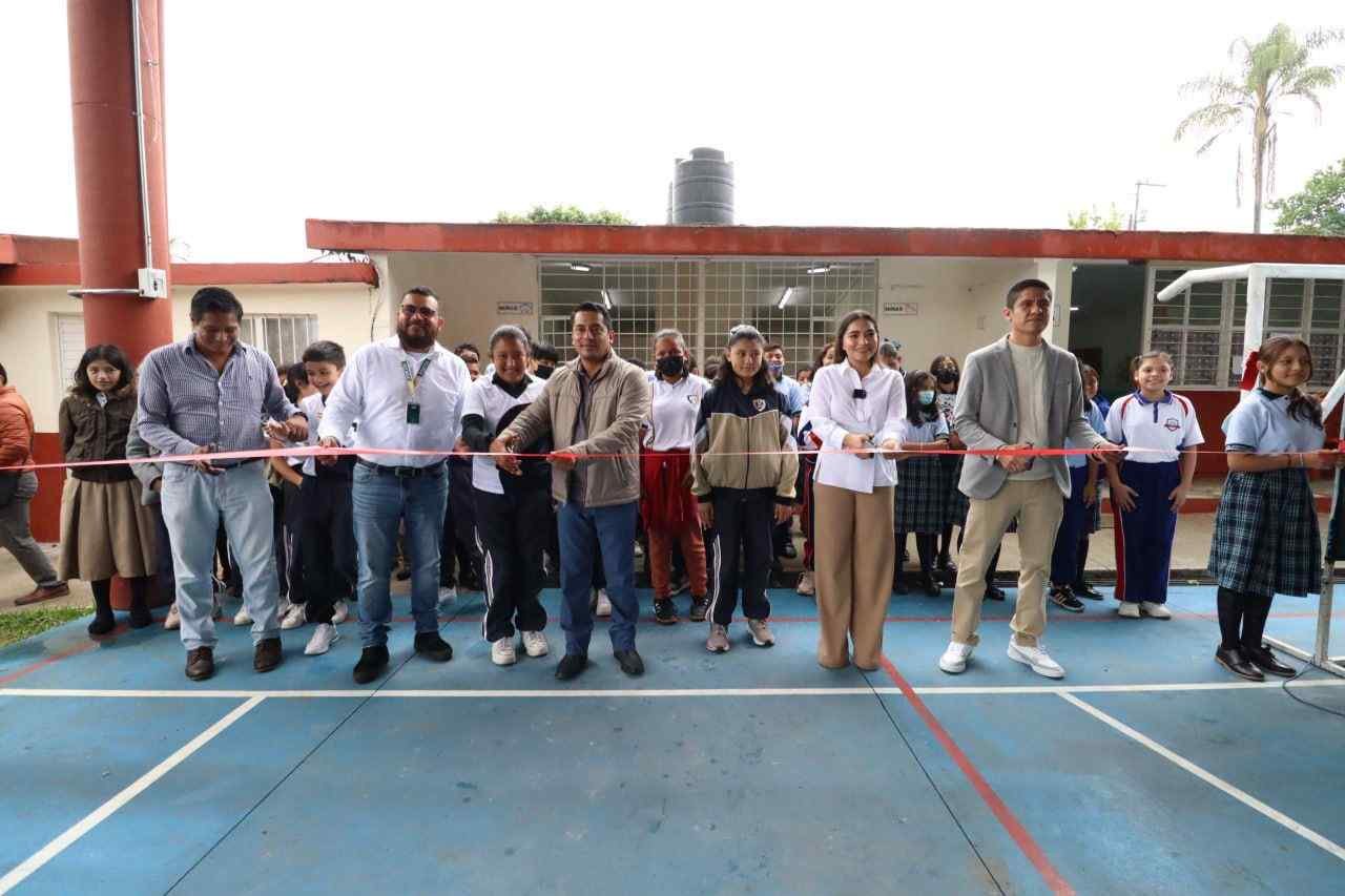 INAUGURA AYUNTAMIENTO DE FORTÍN REHABILITACIÓN DE BAÑOS EN ESCUELA