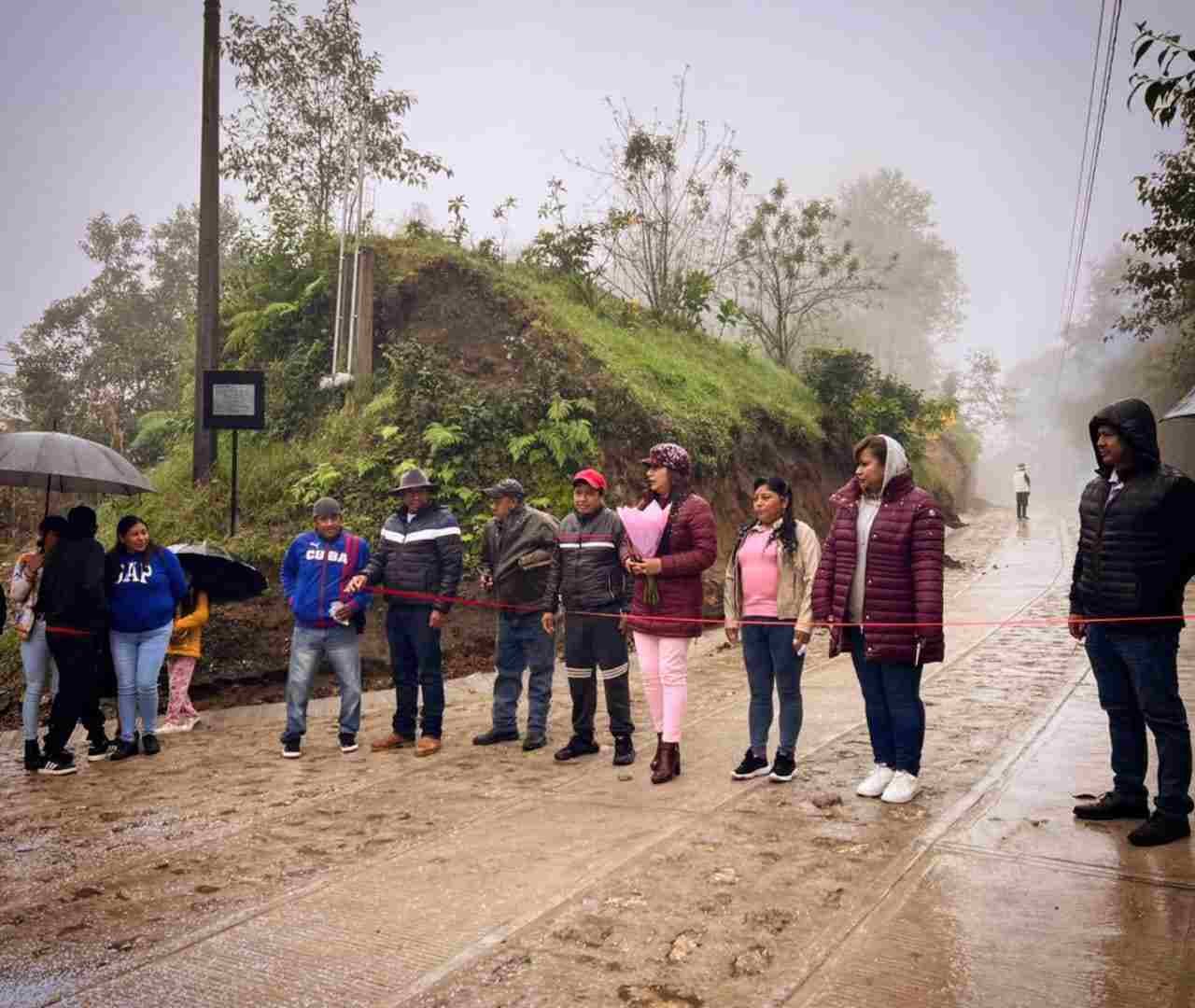 ESTRENAN CAMINO EN EL MIRADOR