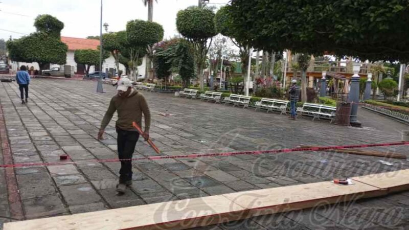 INICIA INSTALACIÓN DE PISTA DE HIELO EN HUATUSCO
