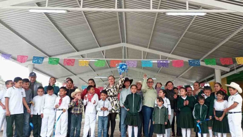 INAUGURAN TECHADO EN ESCUELA DE ZENTLA