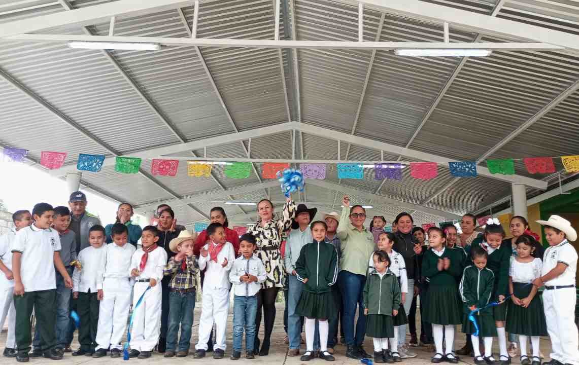 INAUGURAN TECHADO EN ESCUELA DE ZENTLA