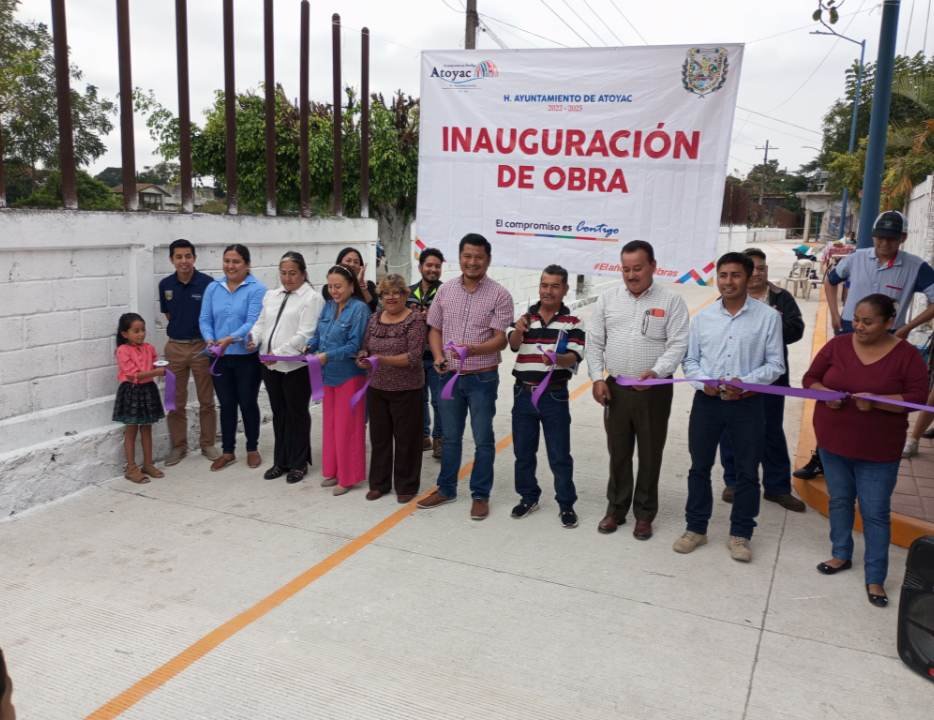 INAUGURA ALCALDE PAVIMENTACIÓN EN COLONIA TRANSBORDO