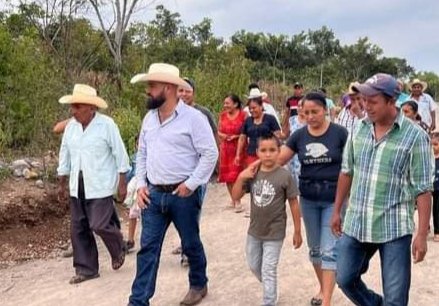SUPERVISA ALCALDE OBRA EN POTRERO DE LA CRUZ