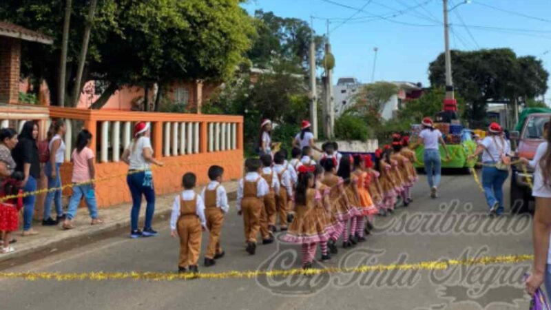 UN ÉXITO, DESFILE NAVIDEÑO EN BOCA DEL MONTE