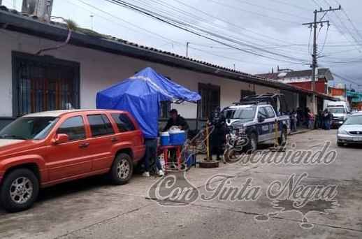 ABANDONAN A MUJER SIN VIDA EN LA ENTRADA DEL HOSPITAL