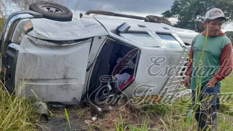 VUELCA CAMIONETA; 9 LESIONADOS EL SALDO