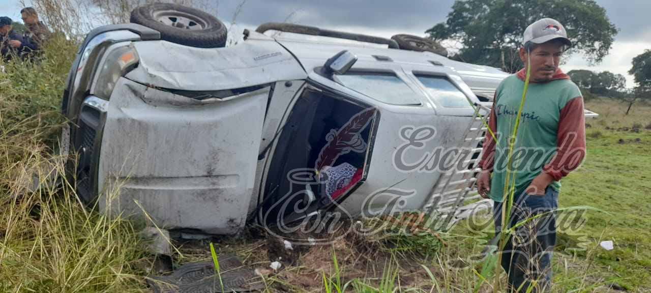 VUELCA CAMIONETA; 9 LESIONADOS EL SALDO
