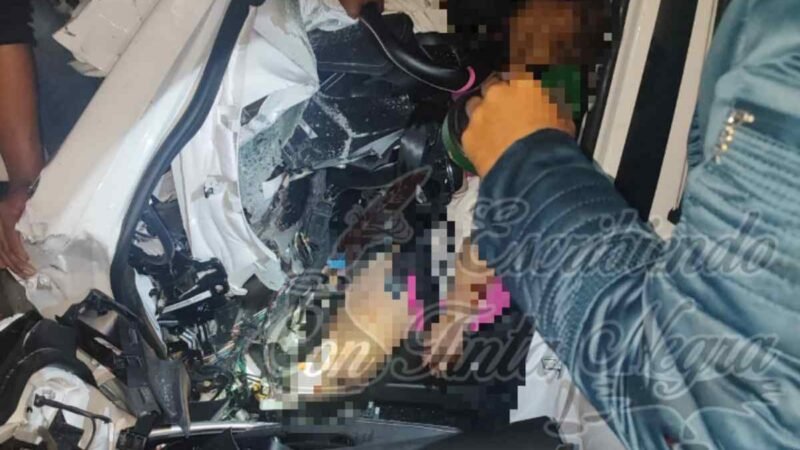 CHOCAN CAMIONETA Y CAMIÓN CARGADO CON BLOCK