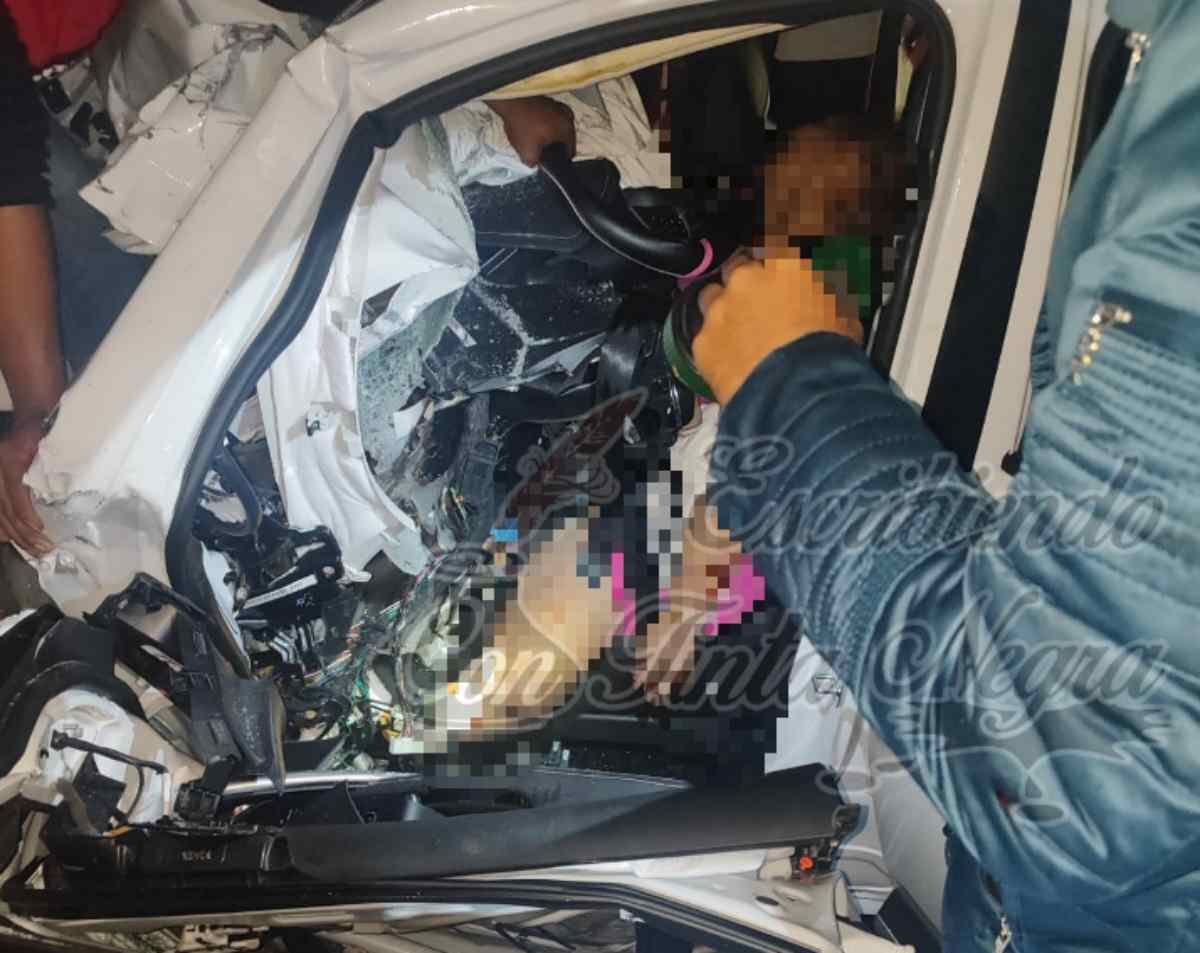 CHOCAN CAMIONETA Y CAMIÓN CARGADO CON BLOCK