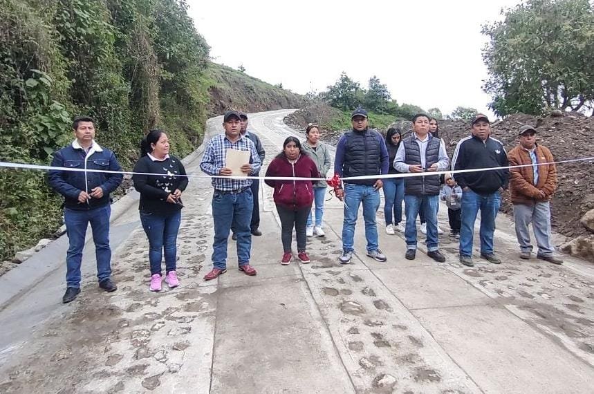 INAUGURAN CARRETERA EN CALCAHUALCO