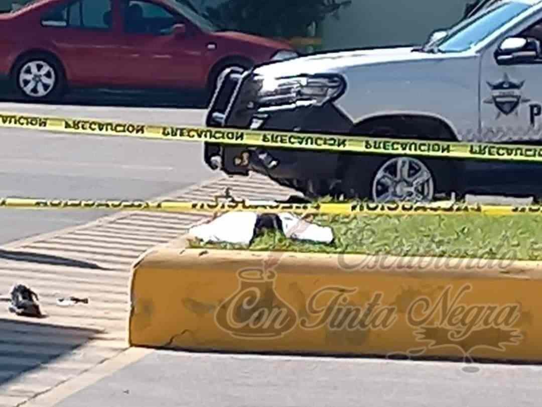 DECAPITA A SU HERMANA; SE PASEABA CON LA CABEZA POR LAS CALLES
