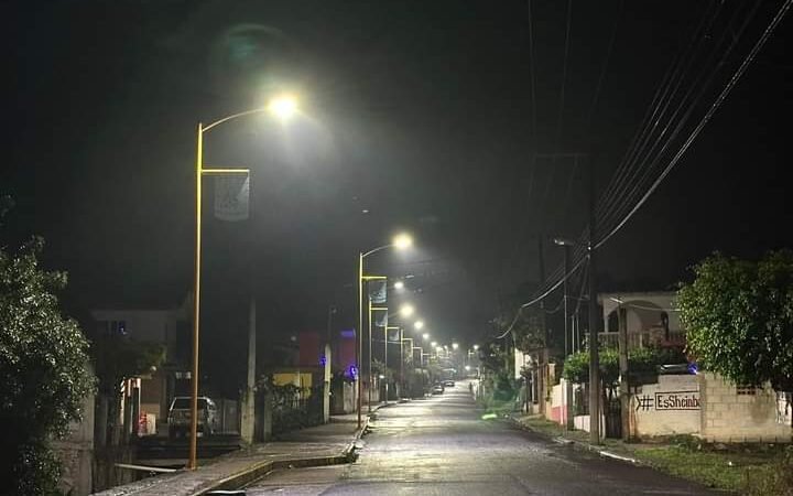 INAUGURA ALCALDE PROYECTO DE ALUMBRADO
