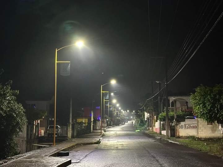 INAUGURA ALCALDE PROYECTO DE ALUMBRADO