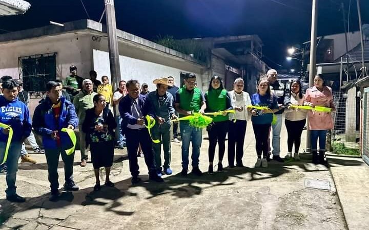 ESTRENAN ALUMBRADO EN EL CERRITO