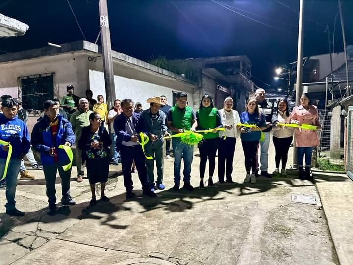 ESTRENAN ALUMBRADO EN EL CERRITO