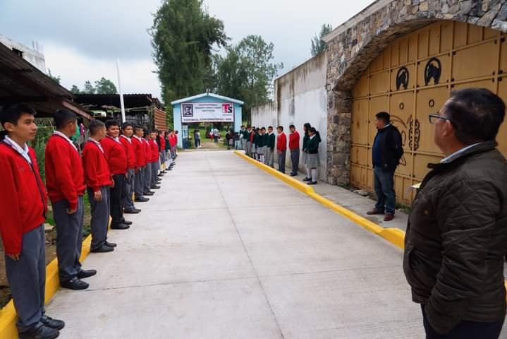 TIENE TOZONGO MÁS CALLES PAVIMENTADAS