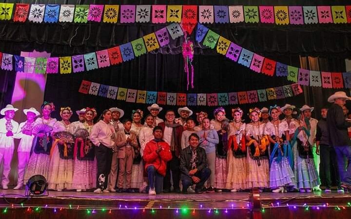 COMPAÑÍA FOLCLÓRICA CUEZCOMATL CELEBRA GALA NAVIDEÑA