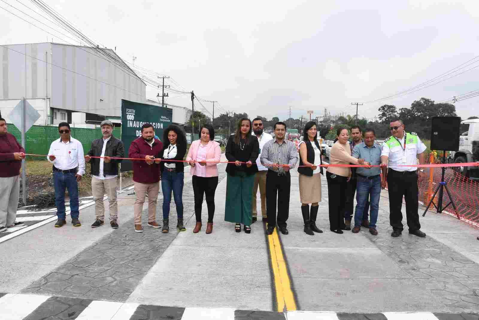 CUMPLE GERARDO ROSALES; INAUGURA OBRA DE PAVIMENTACIÓN SOBRE CARRETERA FEDERAL FORTÍN-HUATUSCO