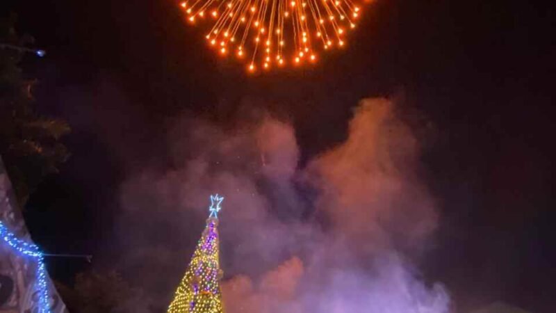 ENCIENDE ALCALDE CARLOS VENTURA PINO DE NAVIDAD EN POTRERO NUEVO