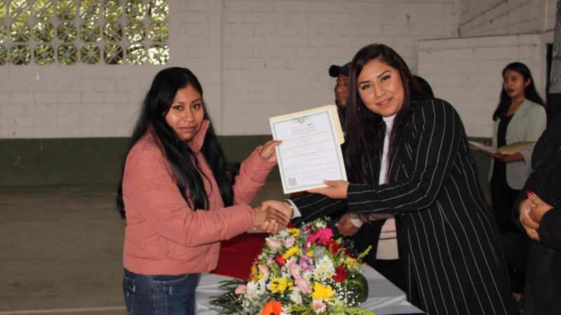 CONCLUYEN CURSOS EN CALCAHUALCO