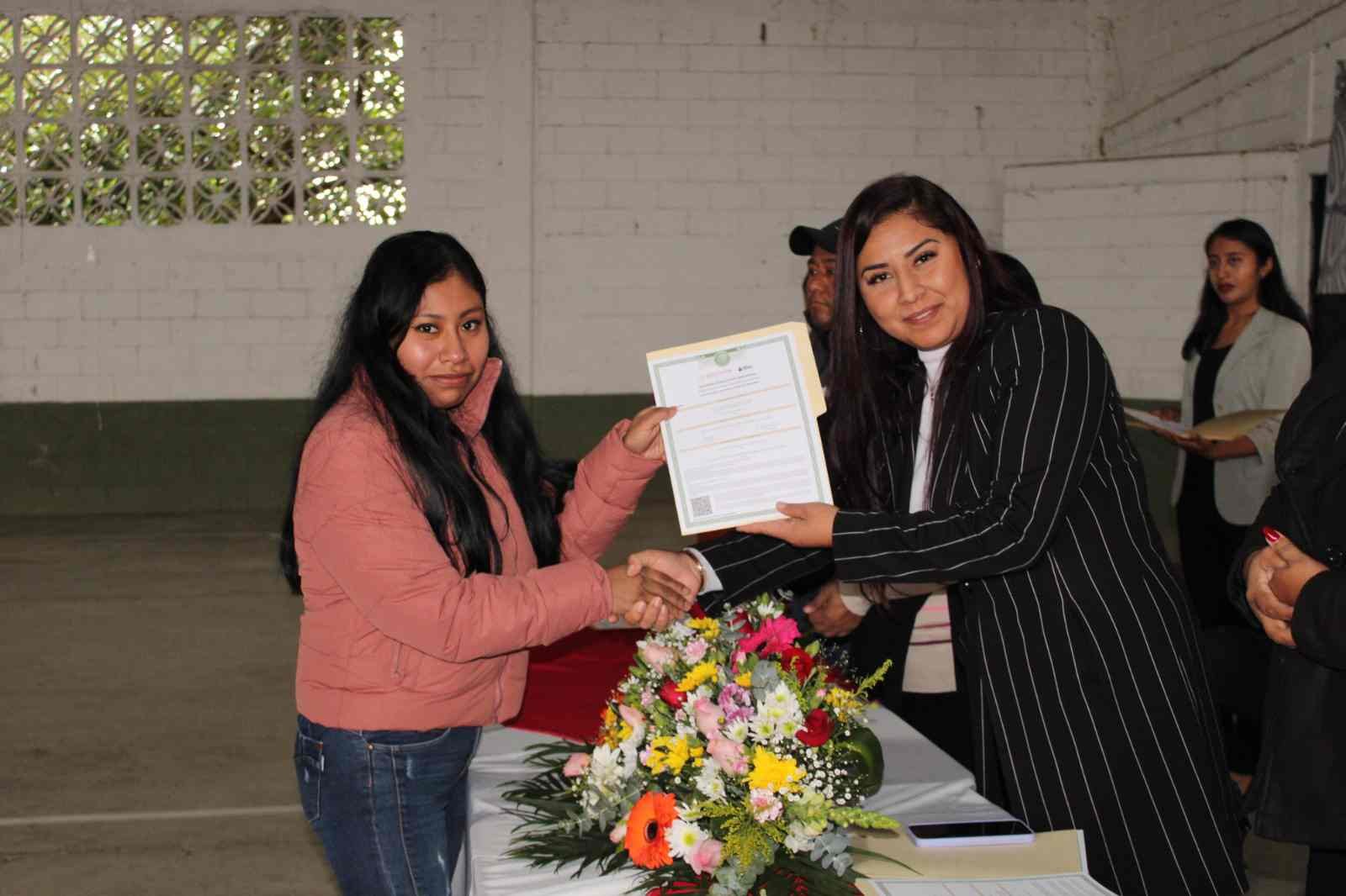 CONCLUYEN CURSOS EN CALCAHUALCO