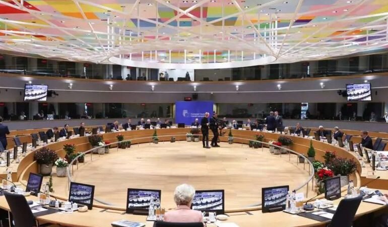 LA UE DECIDE INICIAR DIÁLOGO DE ADHESIÓN CON UCRANIA