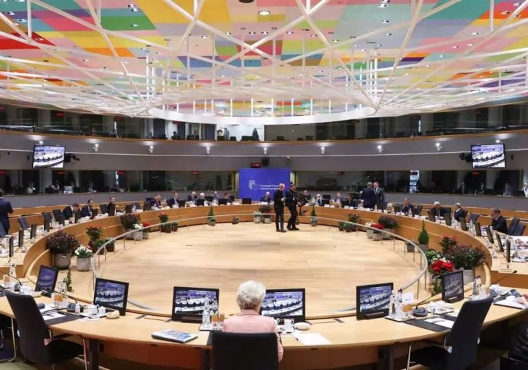 LA UE DECIDE INICIAR DIÁLOGO DE ADHESIÓN CON UCRANIA