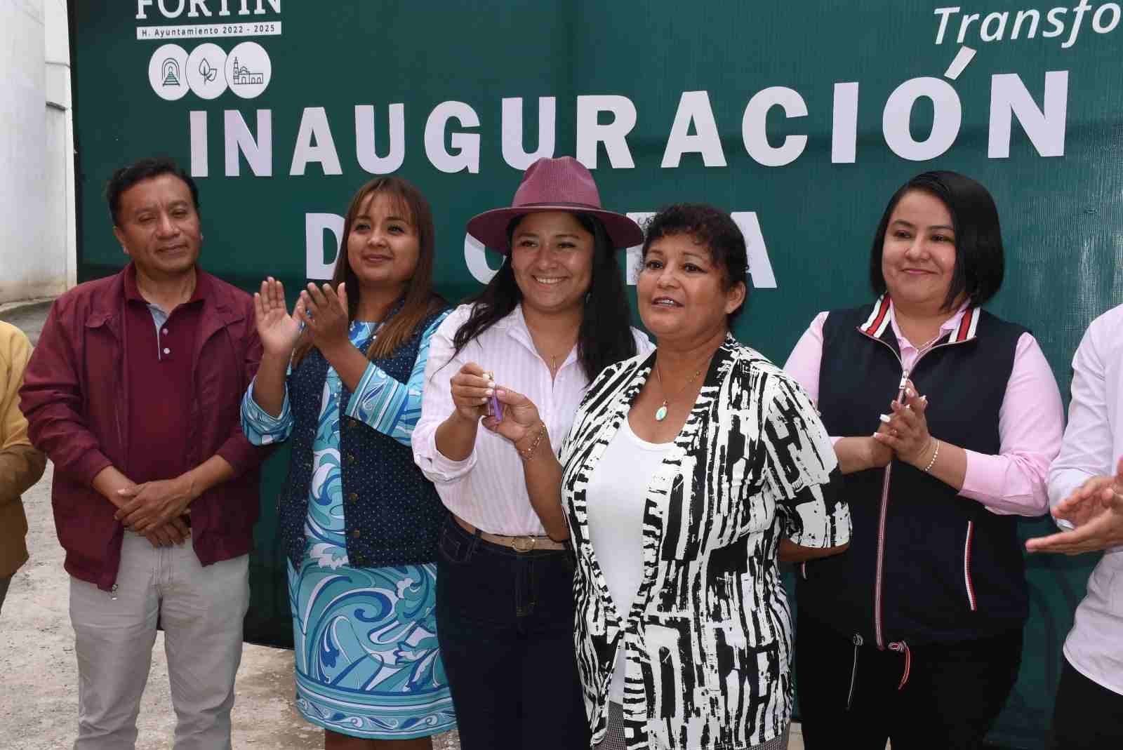 ENTREGAN AUTORIDADES CUARTOS DORMITORIOS EN COLONIA DANTE DELGADO Y SAN MARCIAL