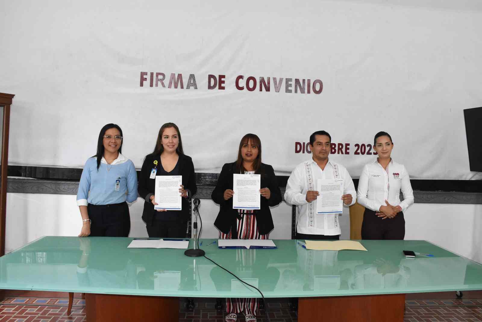 FIRMA ALCALDE DE FORTÍN CONVENIO CON HOSPITAL COVADONGA