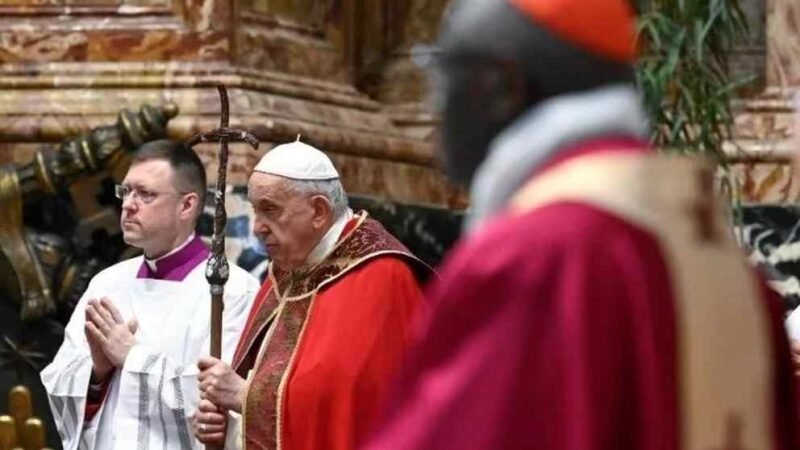 OBISPOS SE REBELAN CONTRA LA BENDICIÓN DE PAREJAS HOMOSEXUALES